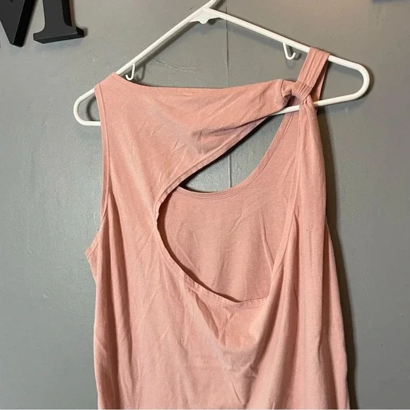 Fabletics light pink Anita open back tank top size medium - Picture 5 of 8